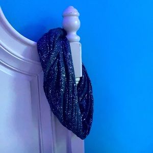 A sparkly gray scarf!Perfect for those cold winter months!Practical and cute!😍